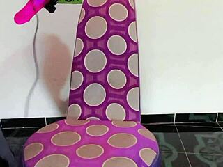Delgada Cosplay girl dances and gets anal penetration