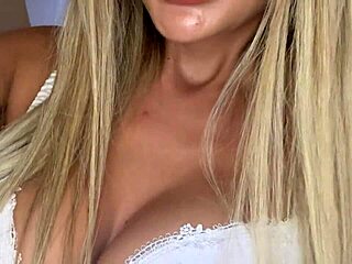 Small petite amateur Molly Volk in hot action
