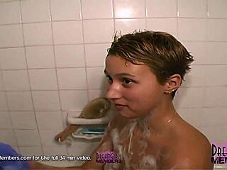 short haired cutie shaves legs and pussy