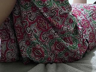我穿这件衣服怎么样，胖胖的Pinay妈妈？