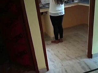 Kitchen bhabhi’s huge ass drives crazy desire for worship